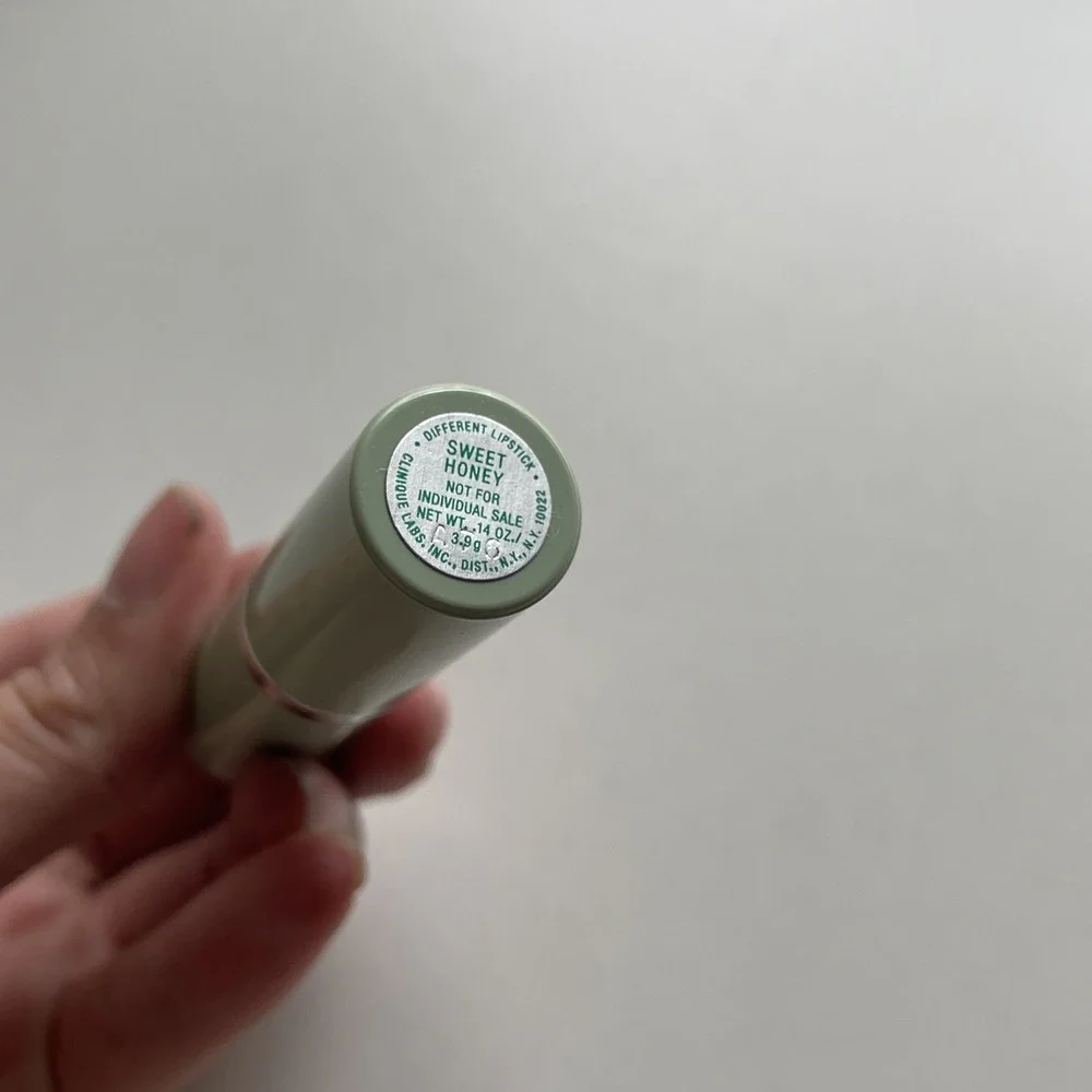 CLINIQUE Different Lipstick LIPBLUSH in Green Tube Discontinued .14 oz Fullsize‎